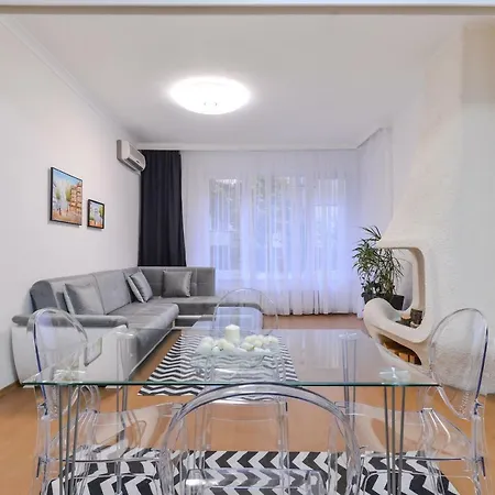 Apartment Sweet - Spacious Two Bedroom On Dondukov Boulevard *
