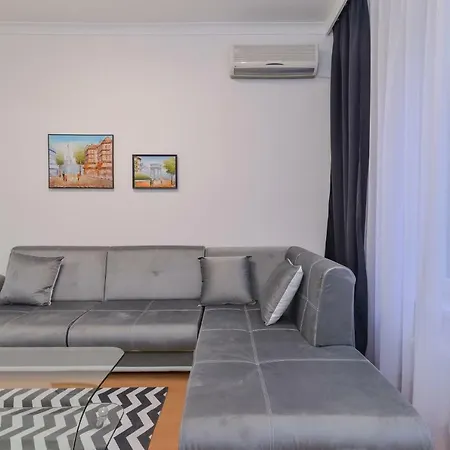 Sweet - Spacious Two Bedroom On Dondukov Boulevard *