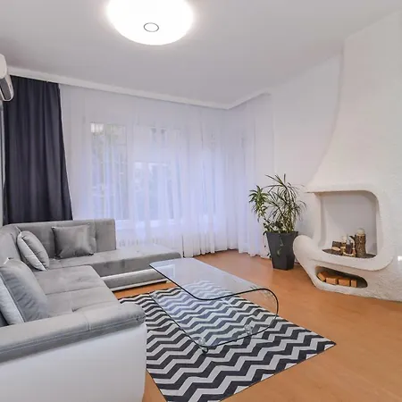 Sweet - Spacious Two Bedroom On Dondukov Boulevard Apartment *